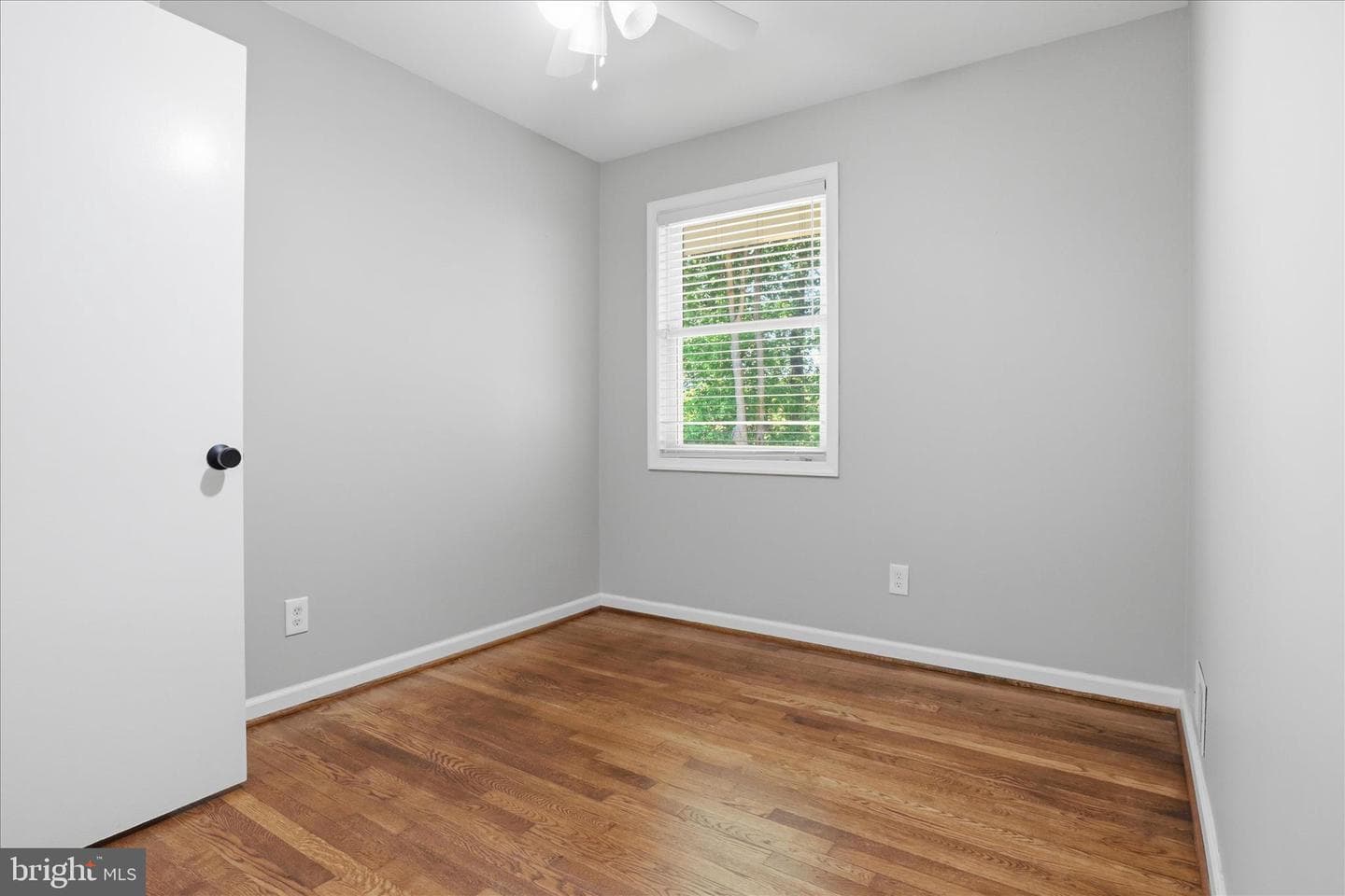 7608 Hamlet Street photo 22