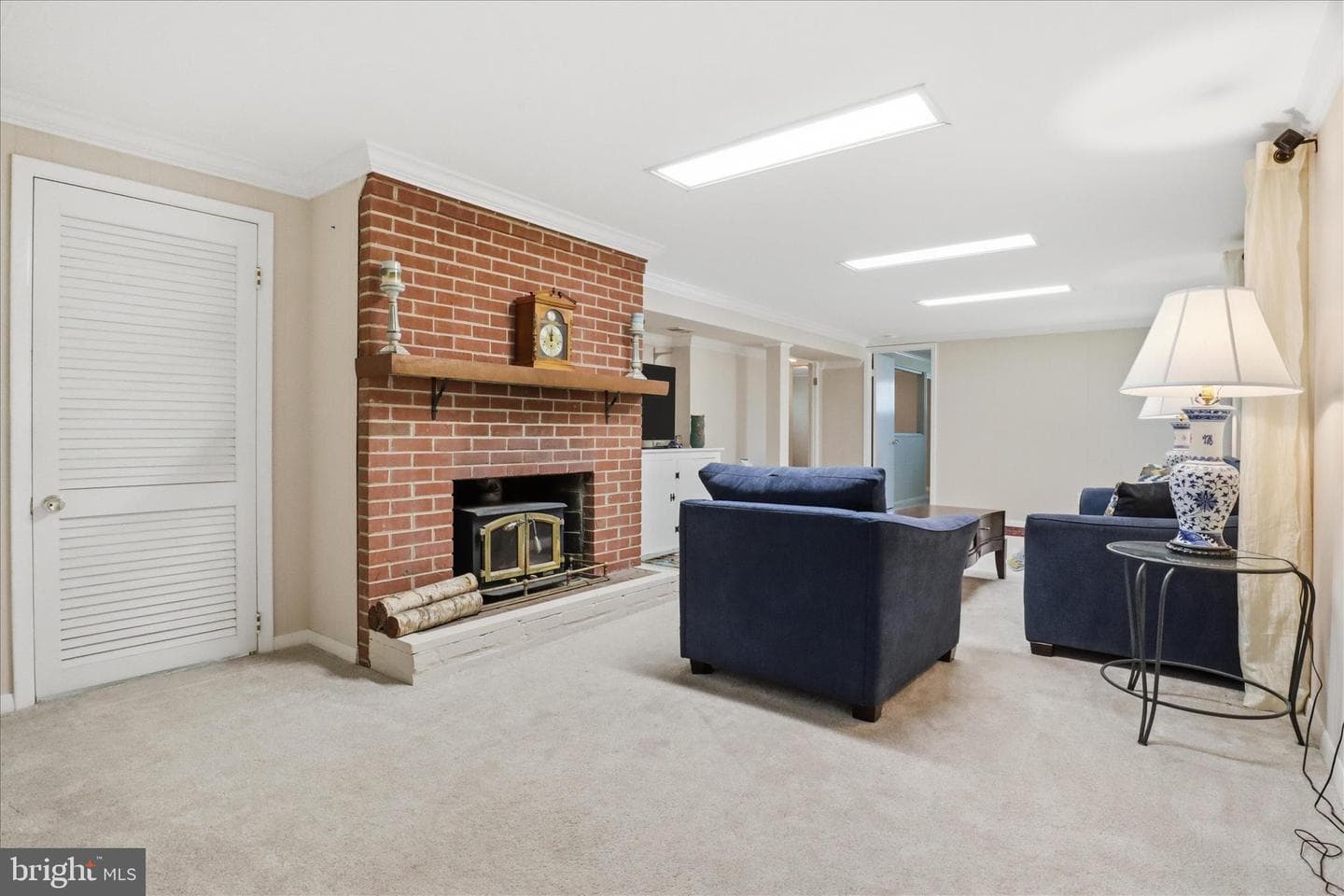 7608 Hamlet Street photo 25