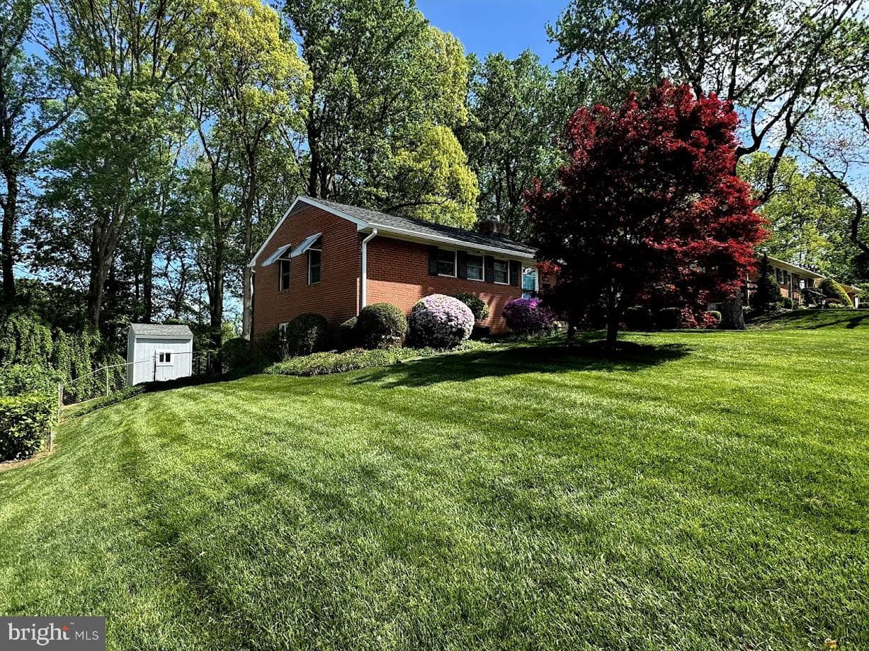 7608 Hamlet Street photo 3