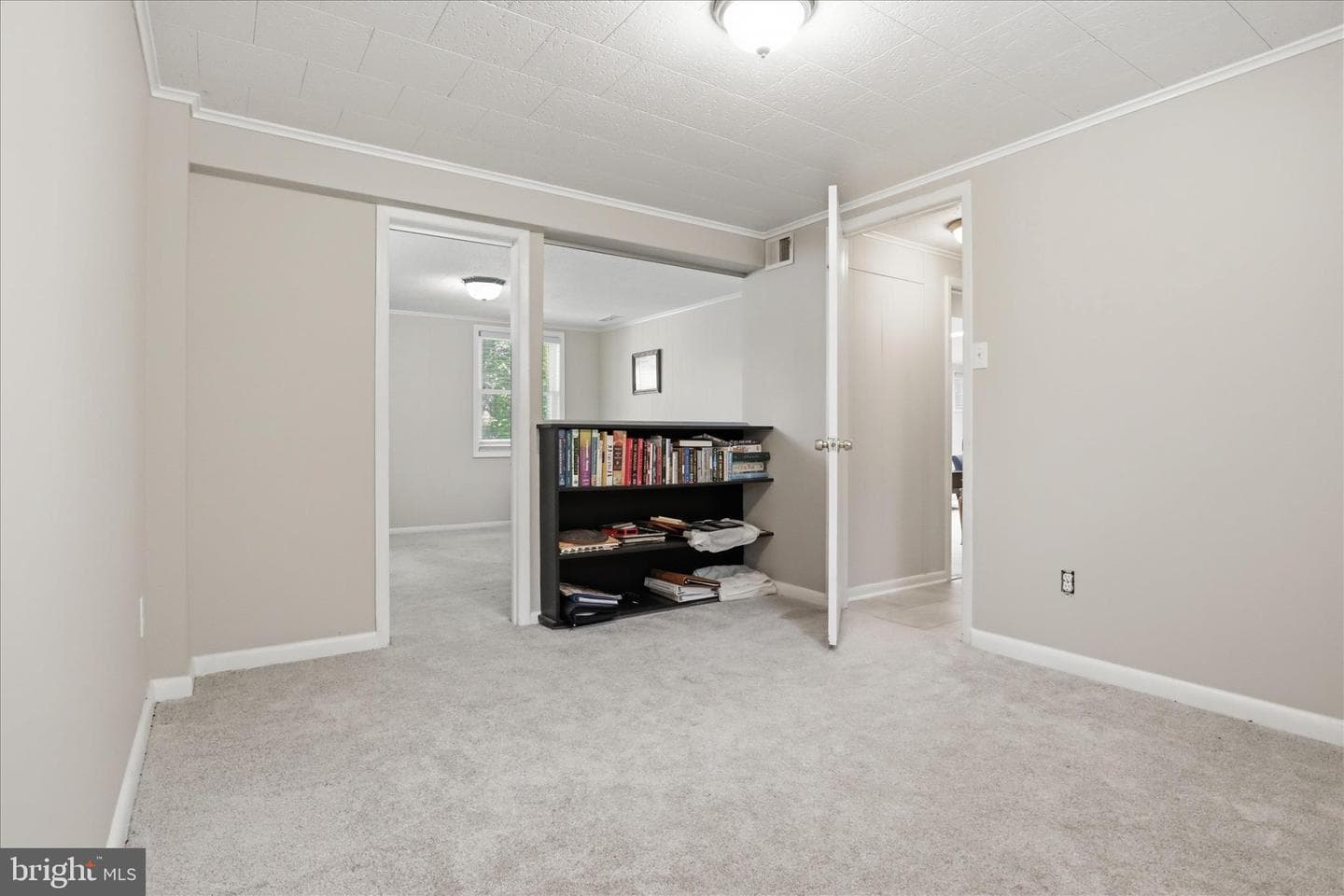 7608 Hamlet Street photo 30