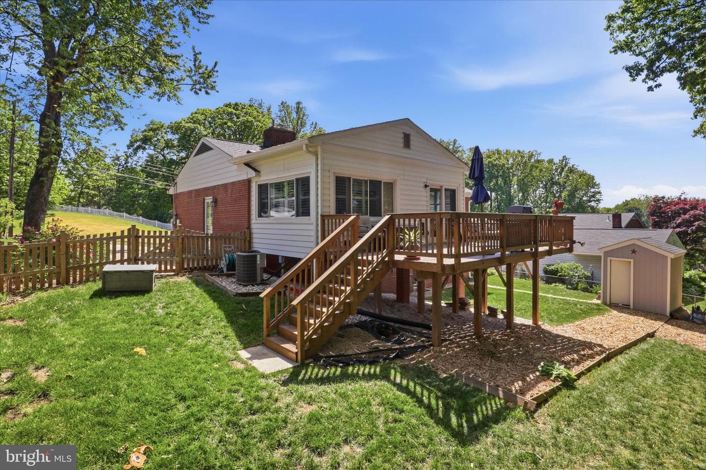 7608 Hamlet Street photo 37