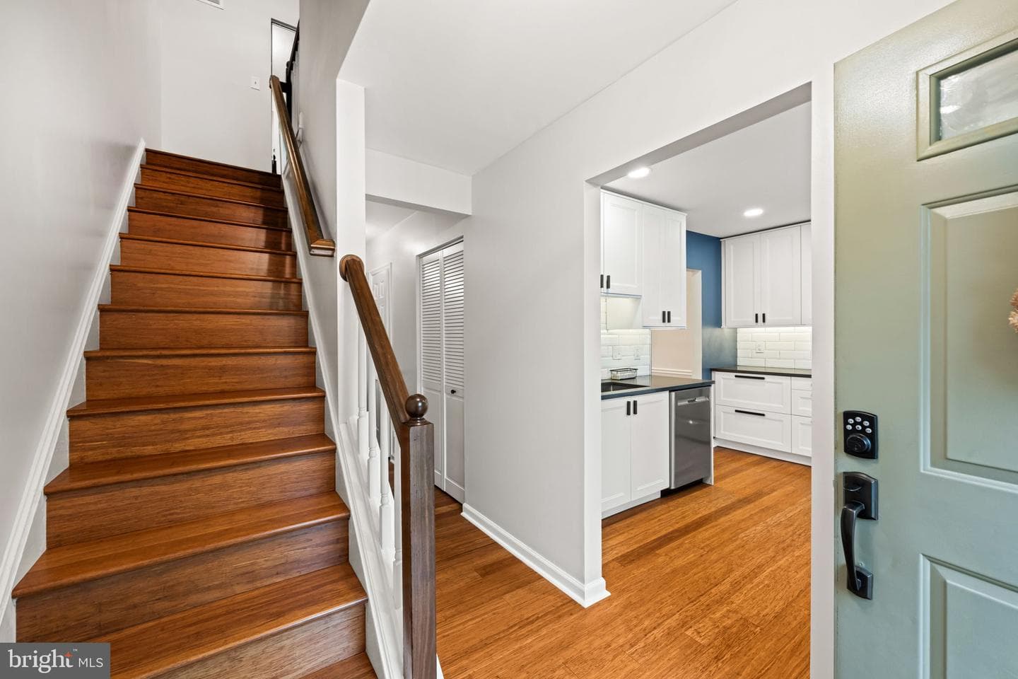 5725 Ridge View Drive photo 4