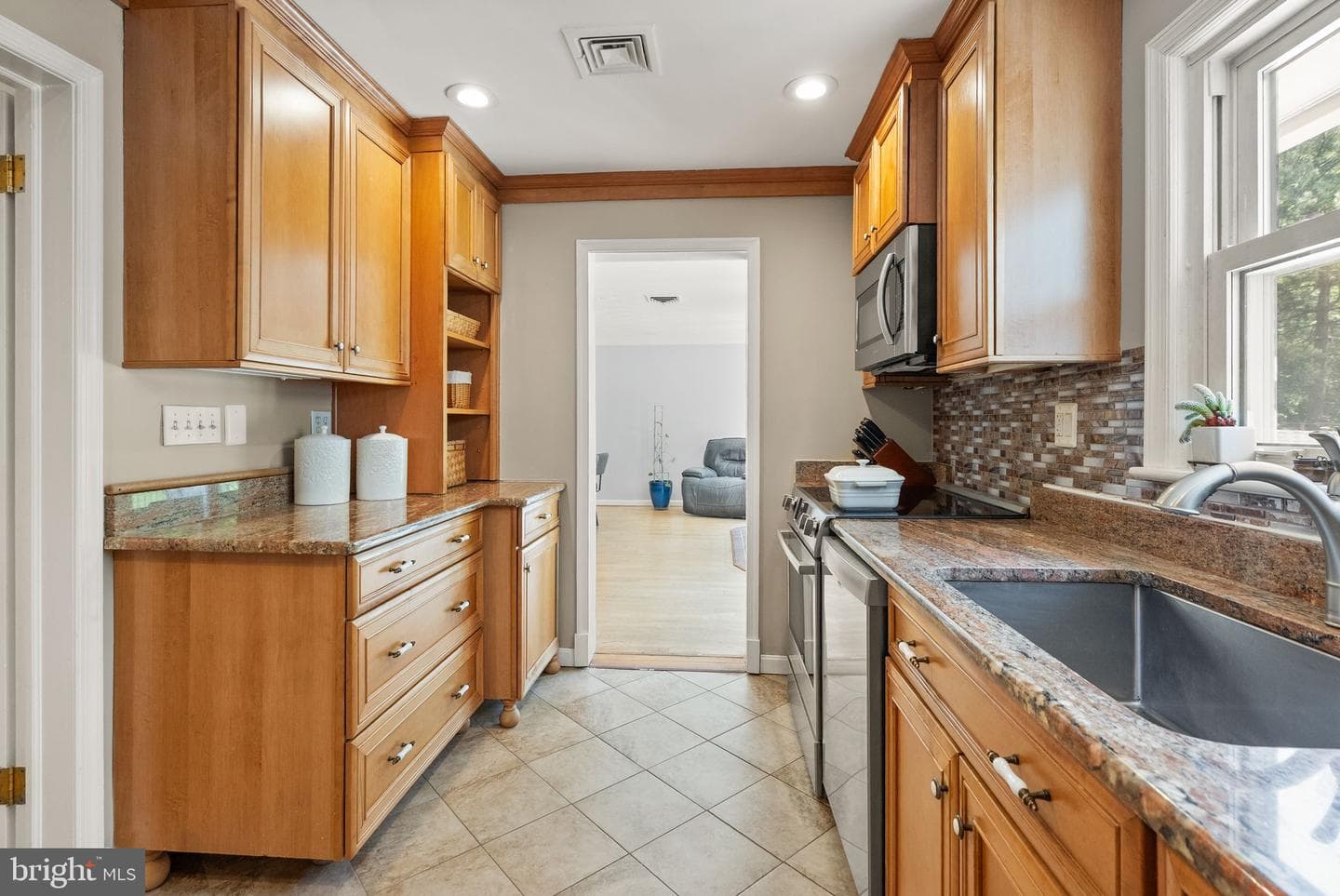 815 Seneca Road photo 17