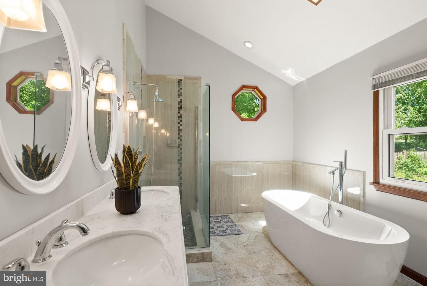 815 Seneca Road photo 30