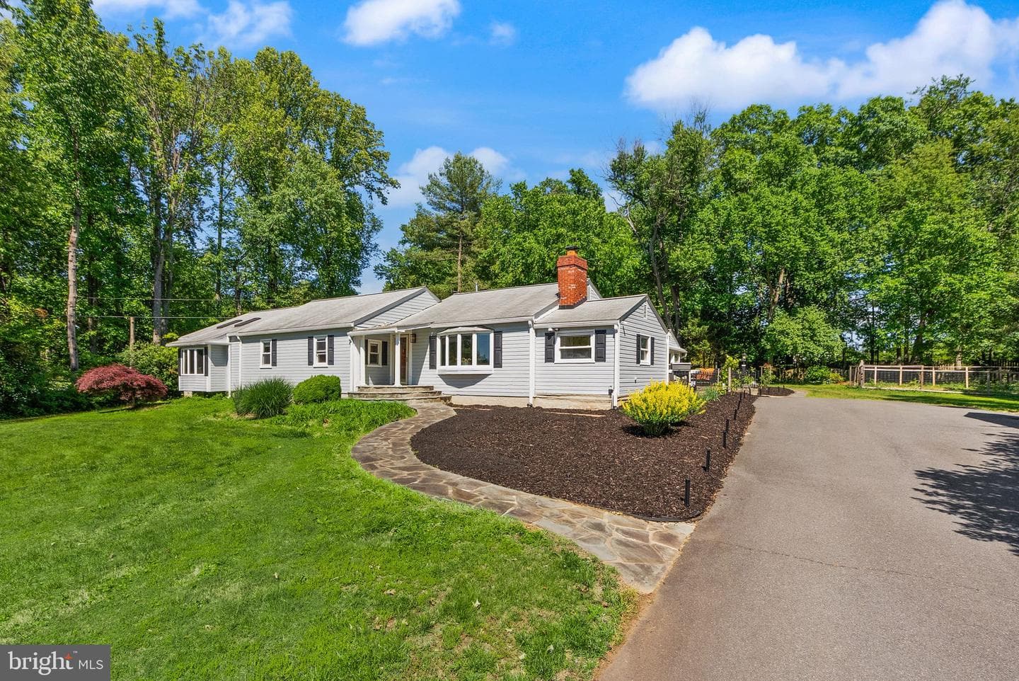 815 Seneca Road photo 4