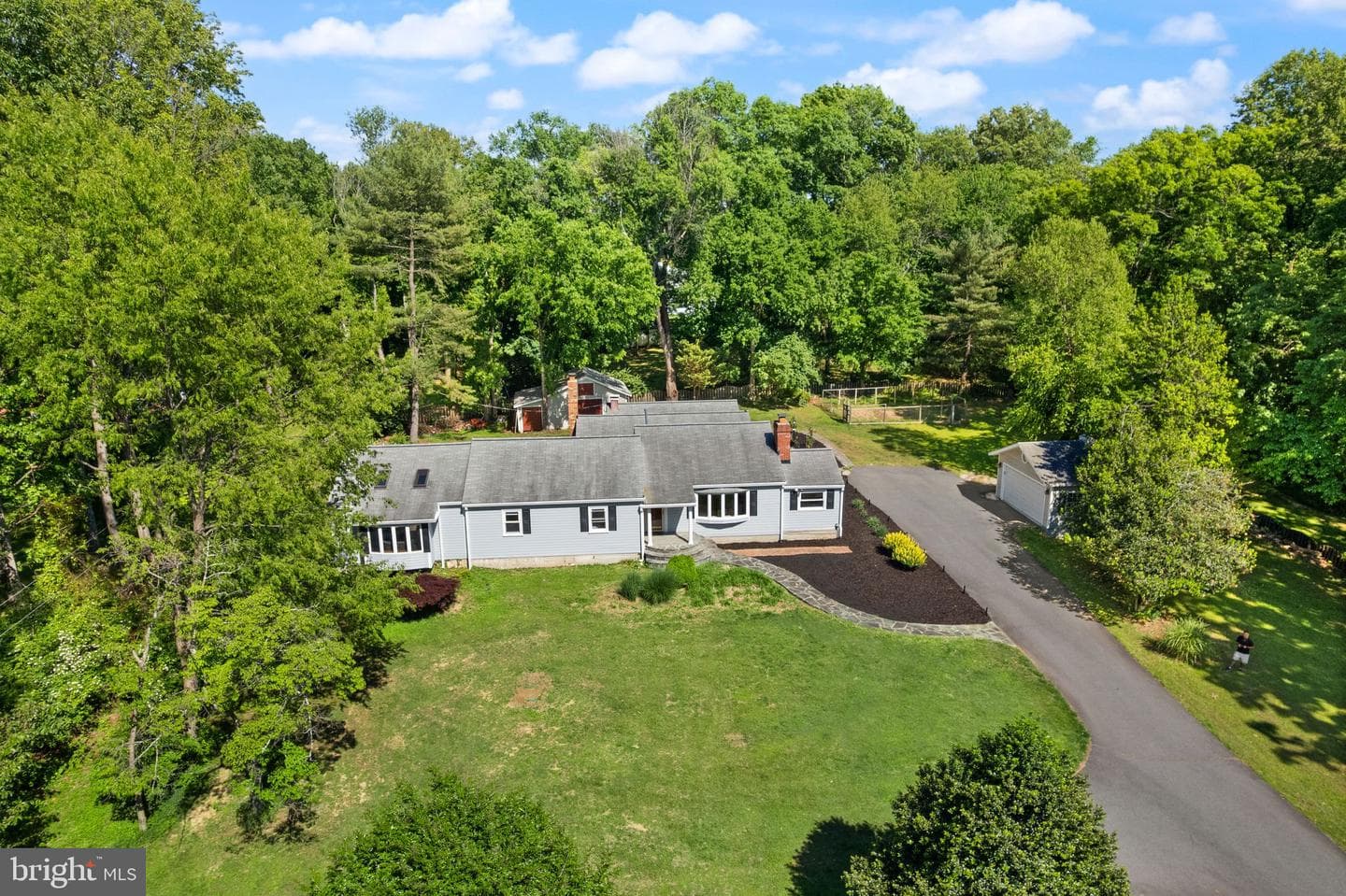 815 Seneca Road photo 56
