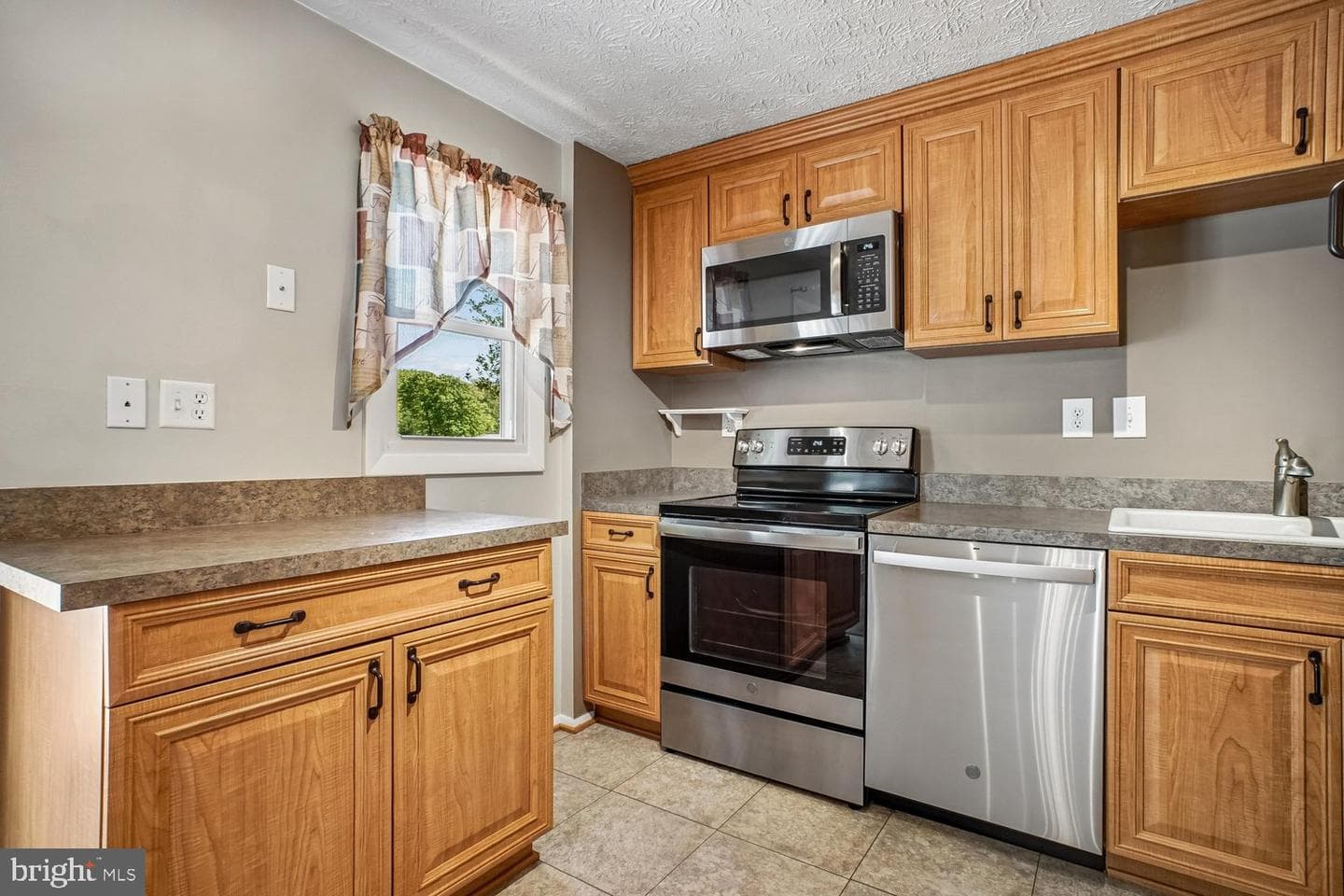 8491 Rippled Creek Court photo 14