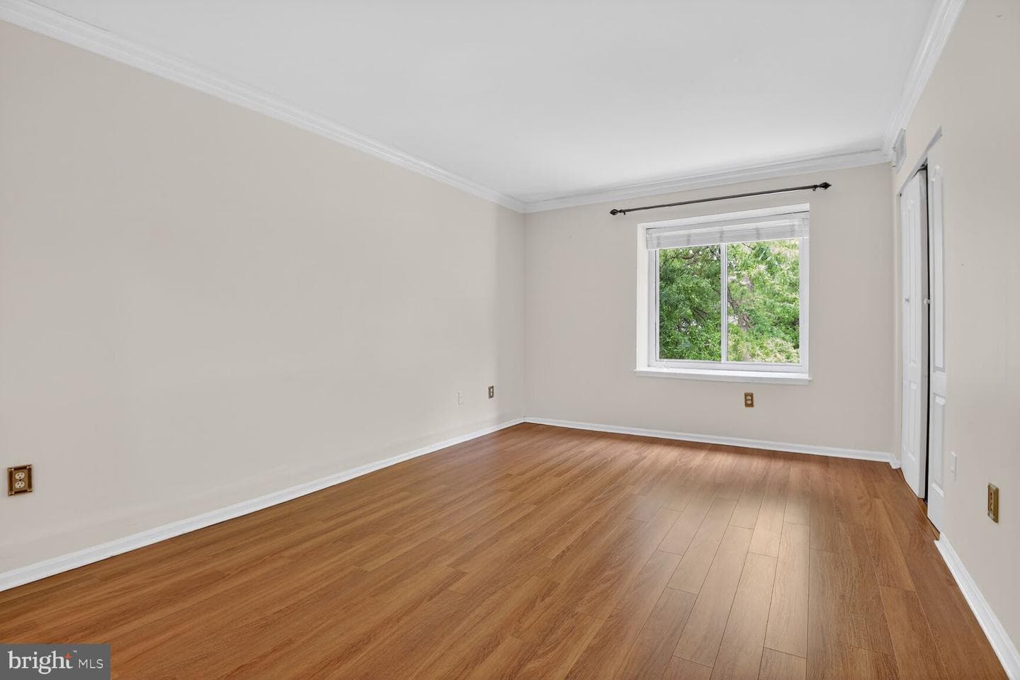 9725 Kings Crown Court #202 photo 20