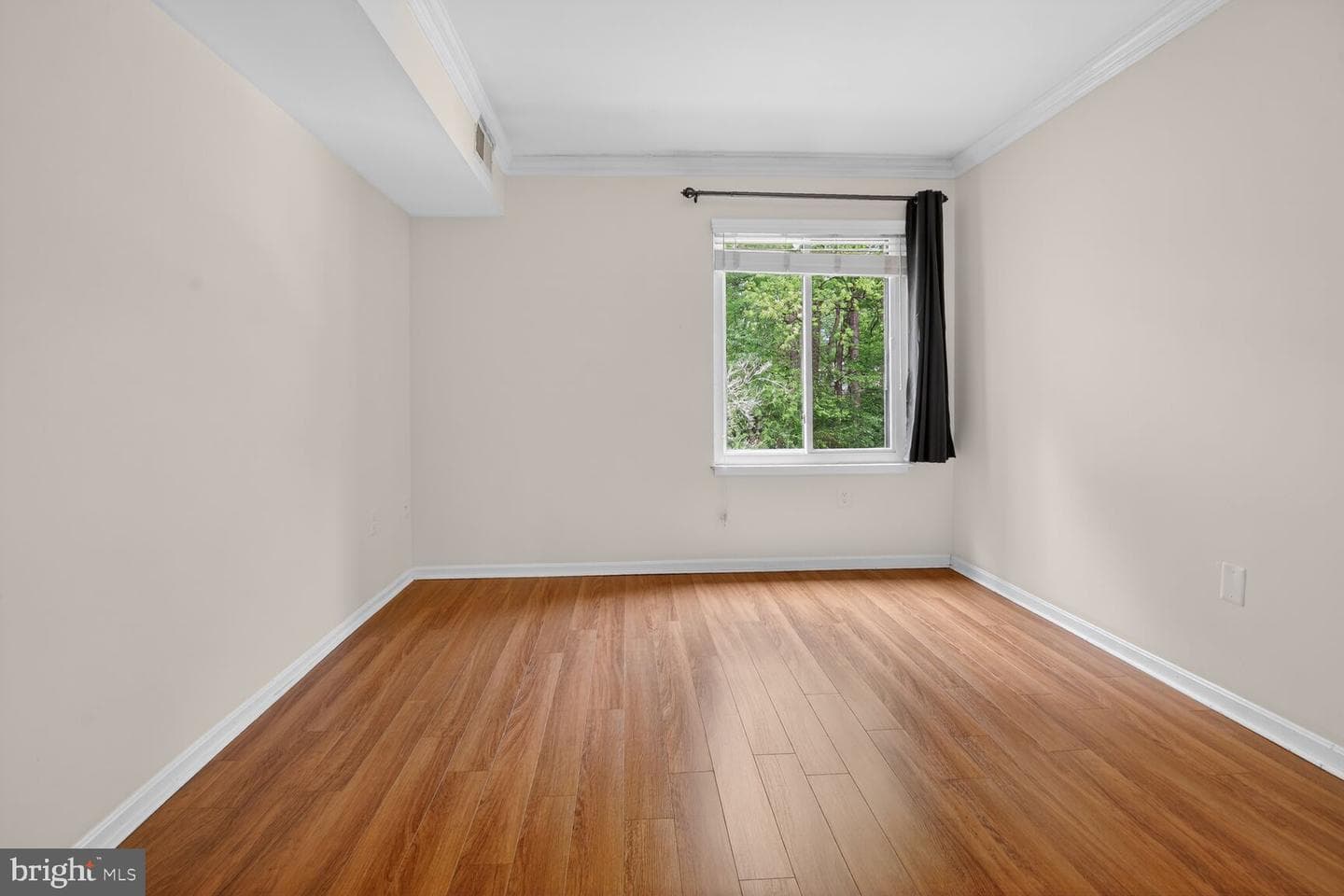 9725 Kings Crown Court #202 photo 22