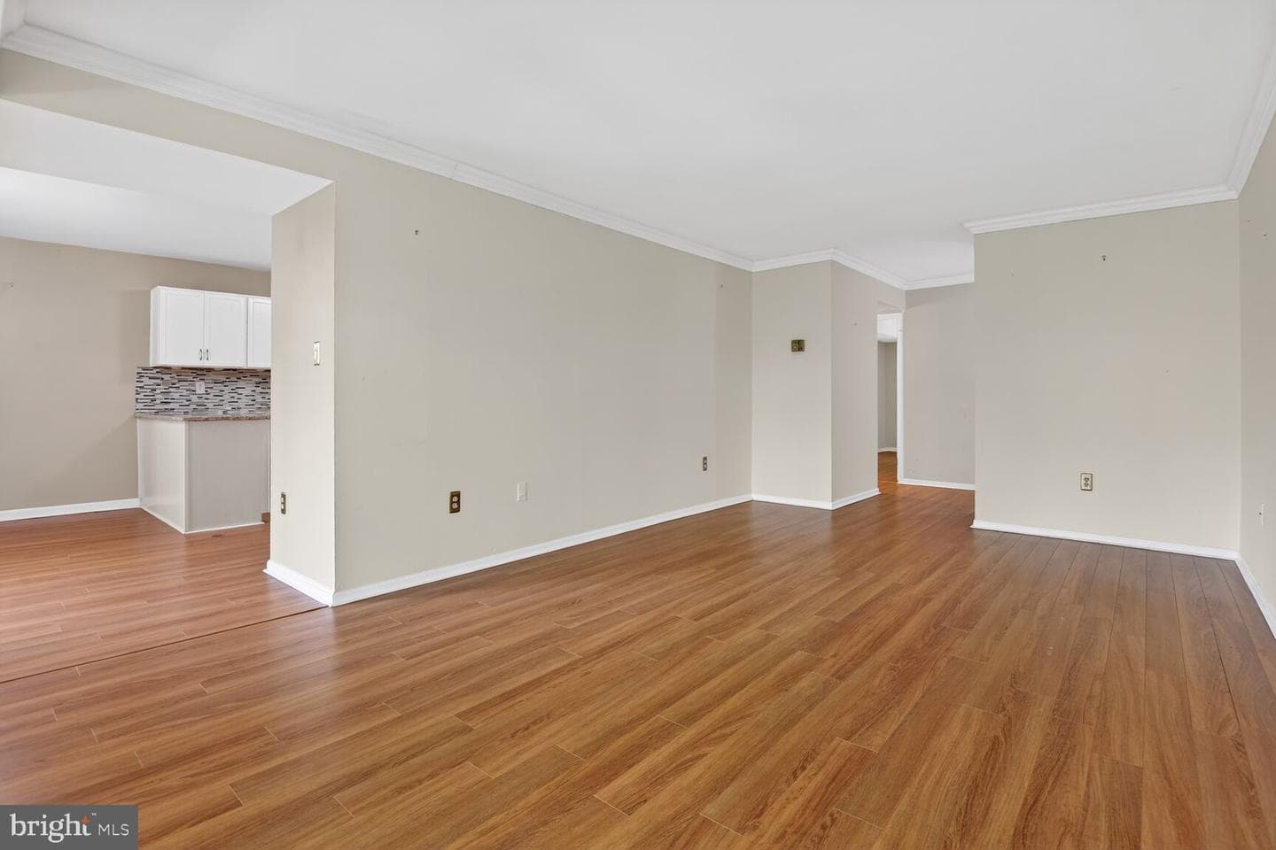 9725 Kings Crown Court #202 photo 3