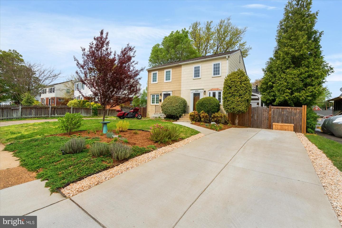2206 Rollins Drive photo 1