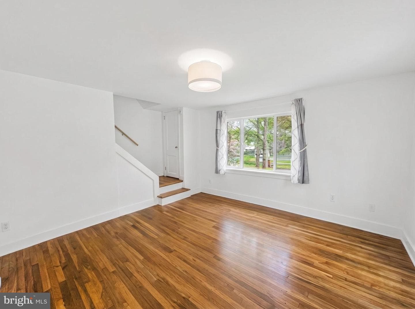 2411 Riverview Terrace photo 3