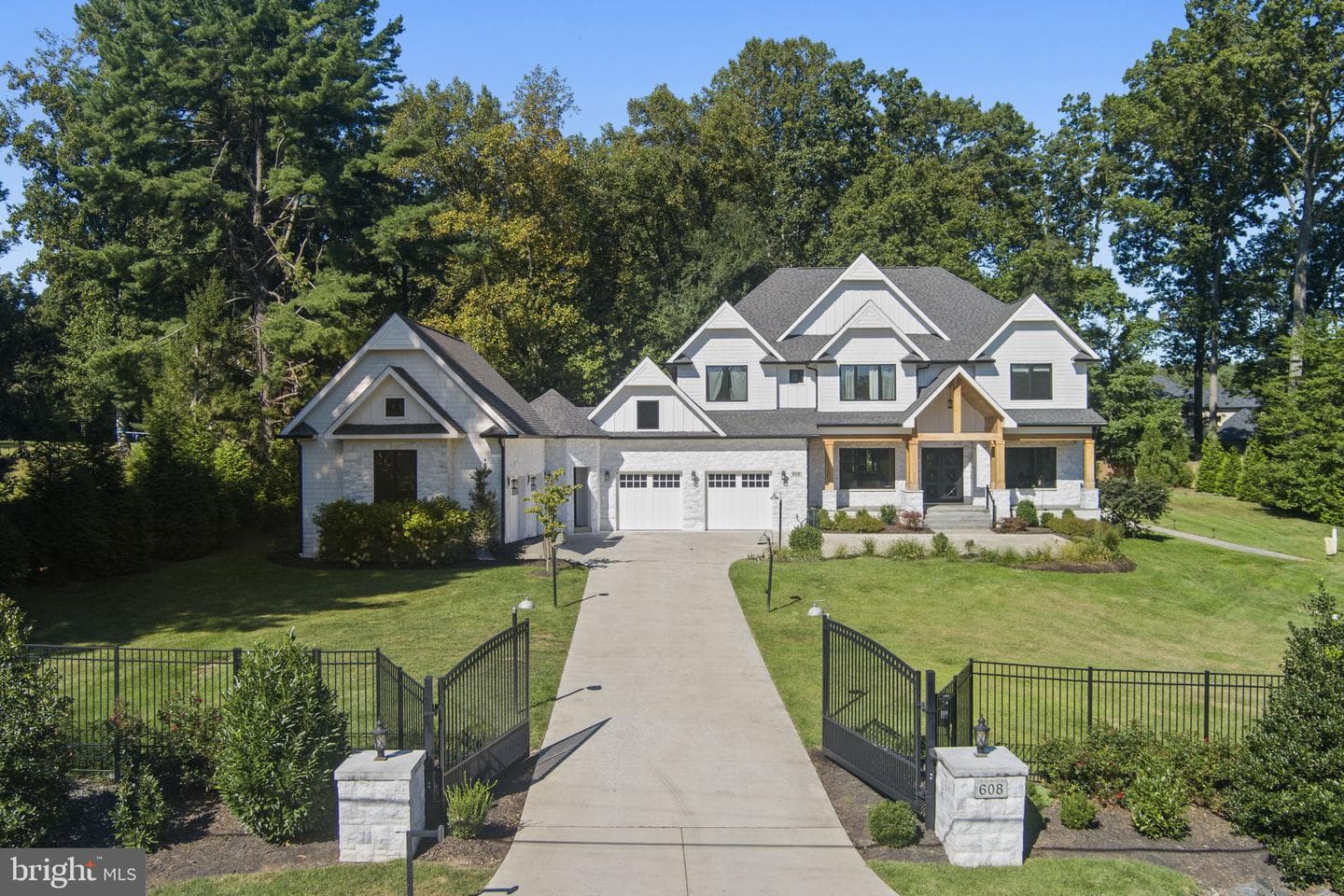 608 Walker Road, Great Falls