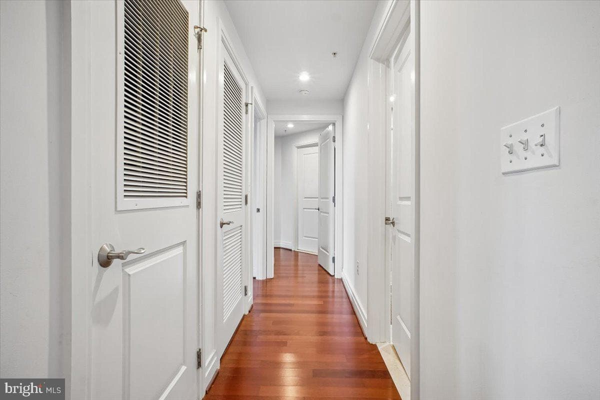 8220 Crestwood Heights Drive #301 photo 16