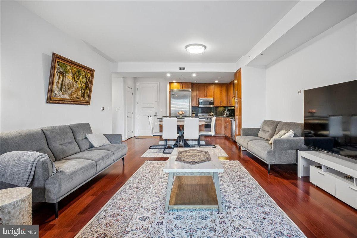 8220 Crestwood Heights Drive #301 photo 3