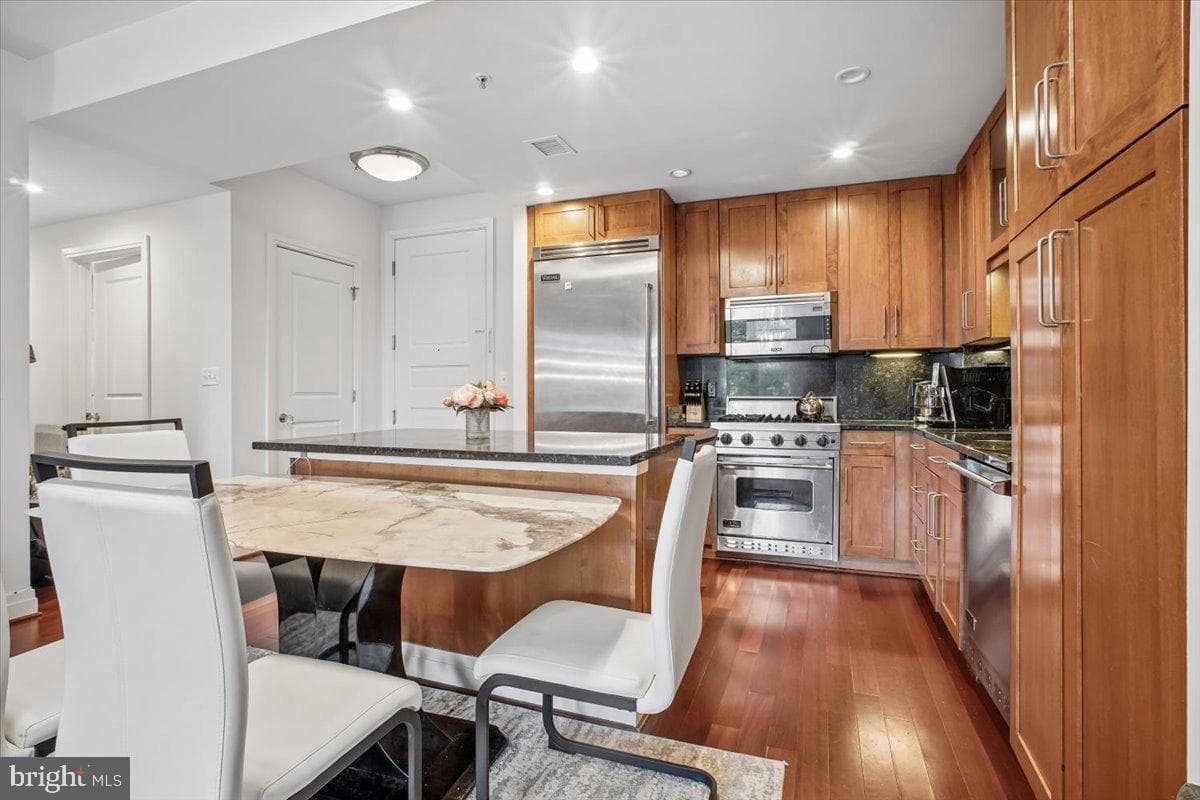 8220 Crestwood Heights Drive #301 photo 7