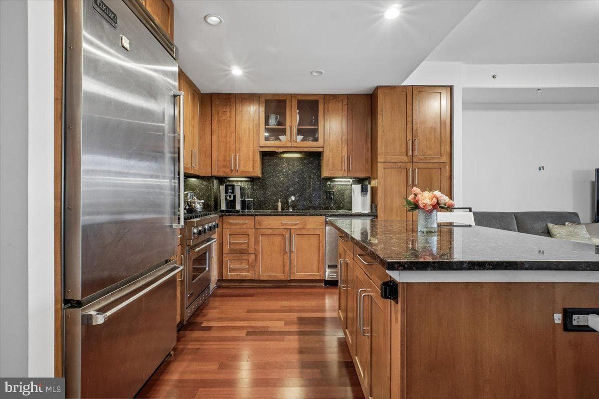8220 Crestwood Heights Drive #301 photo 9