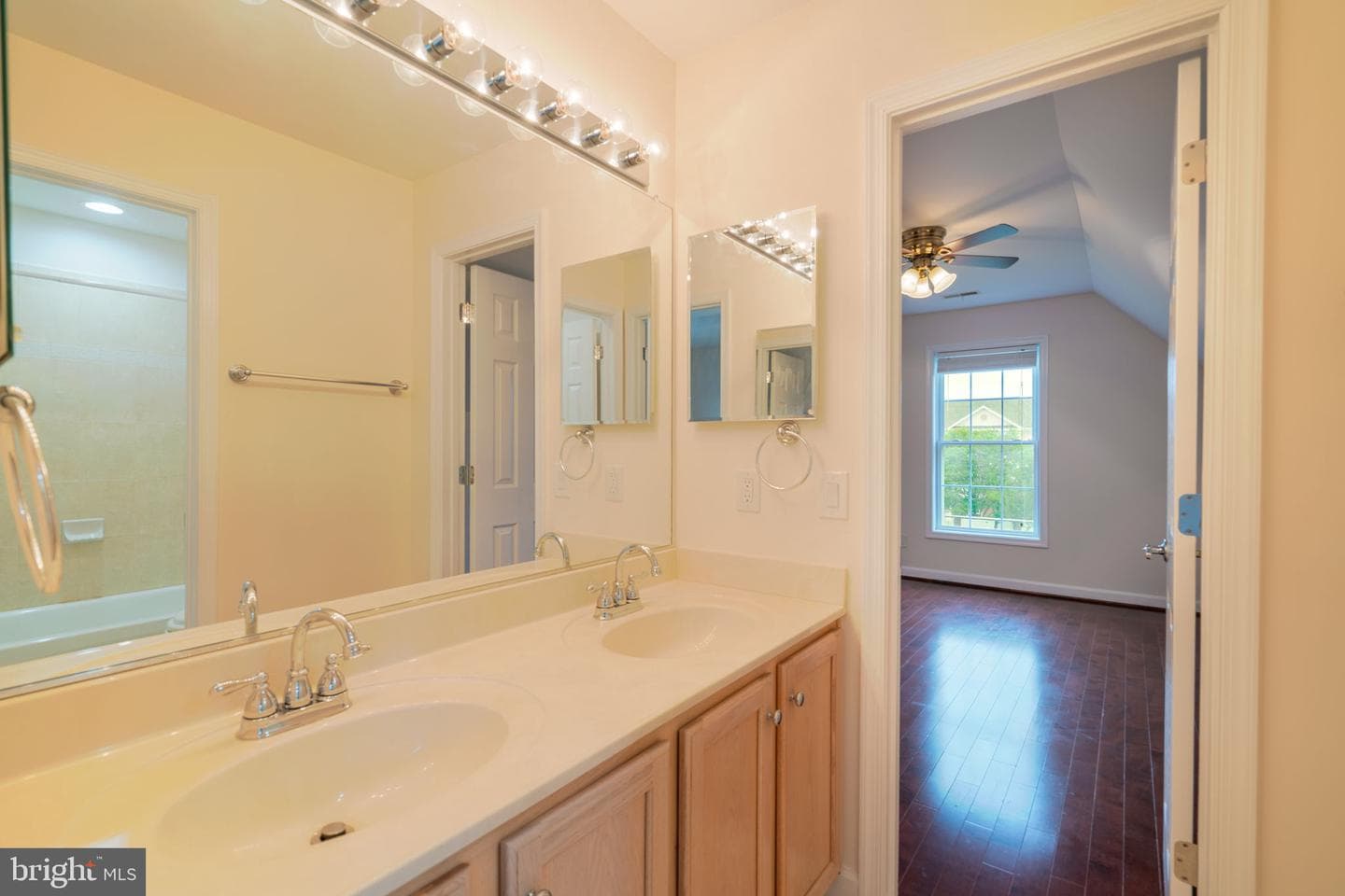 8038 Holland Road photo 41
