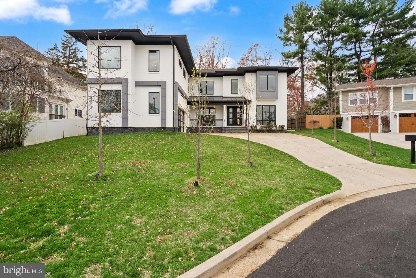 1054 Kinglet Court, Mclean