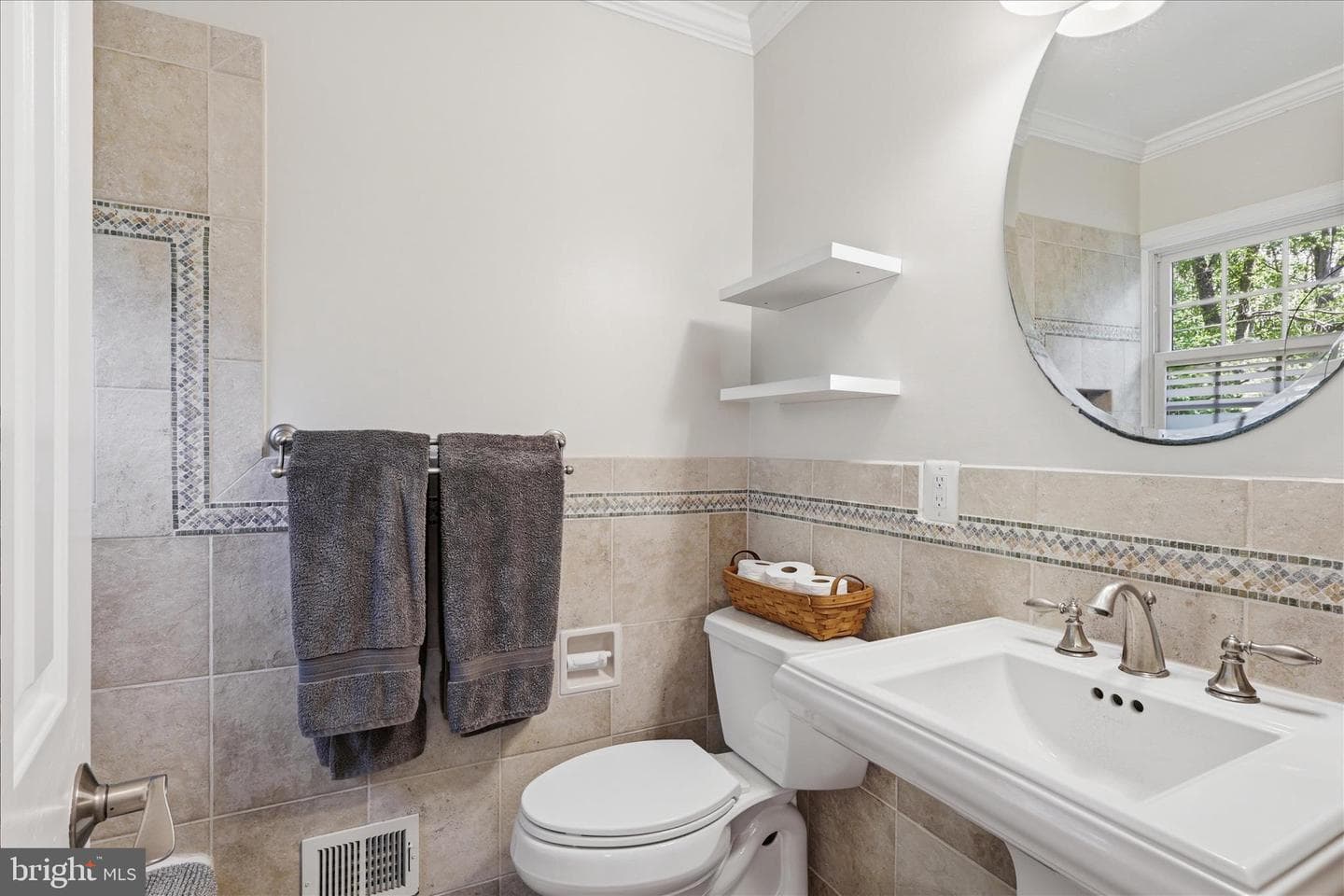 2400 Beekay Court photo 21