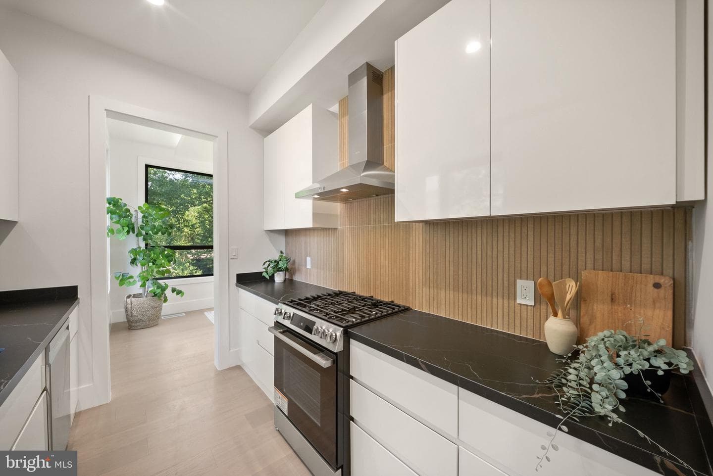 2537 Gallows Road photo 36