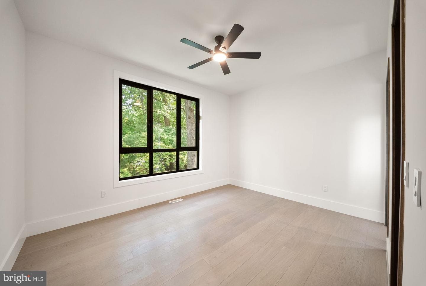 2537 Gallows Road photo 38