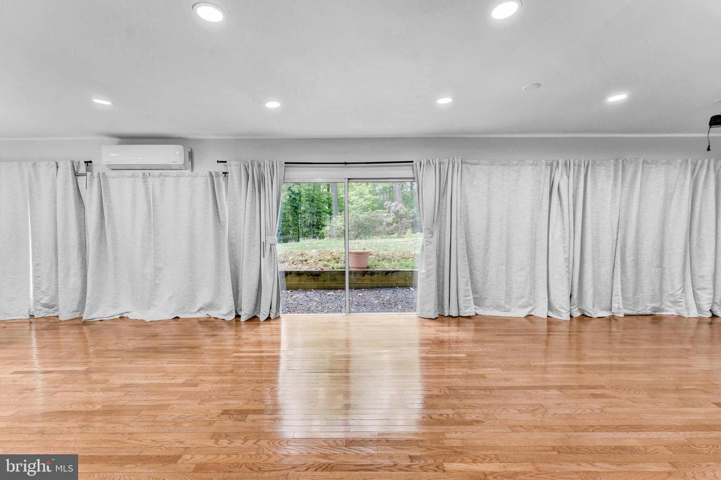 7415 Hastings Street photo 14