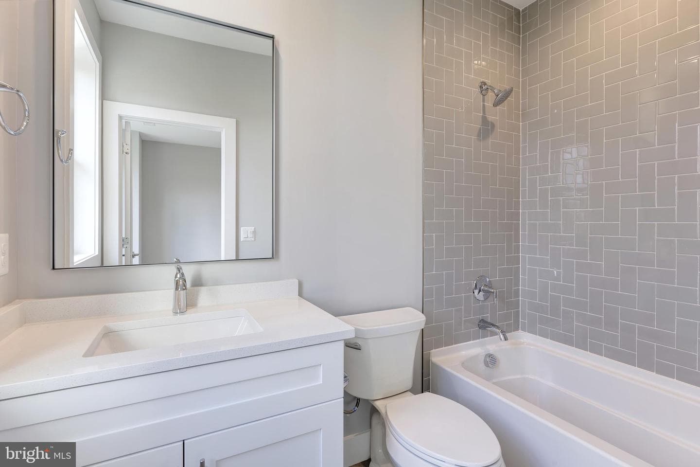 125 Casmar Street SE photo 33