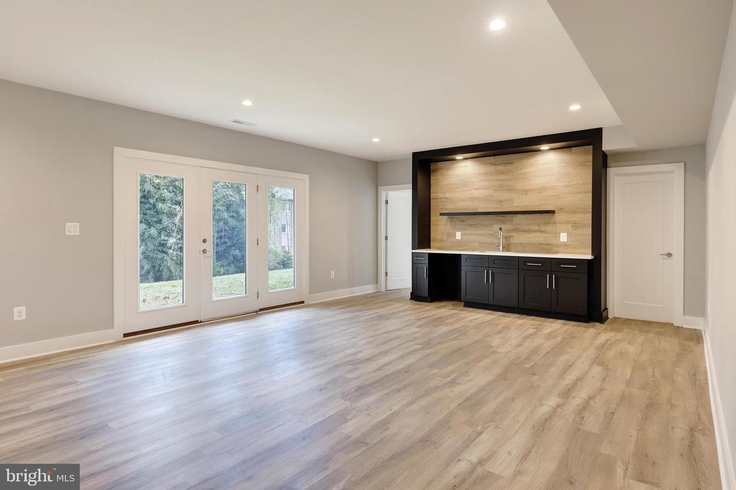125 Casmar Street SE photo 34