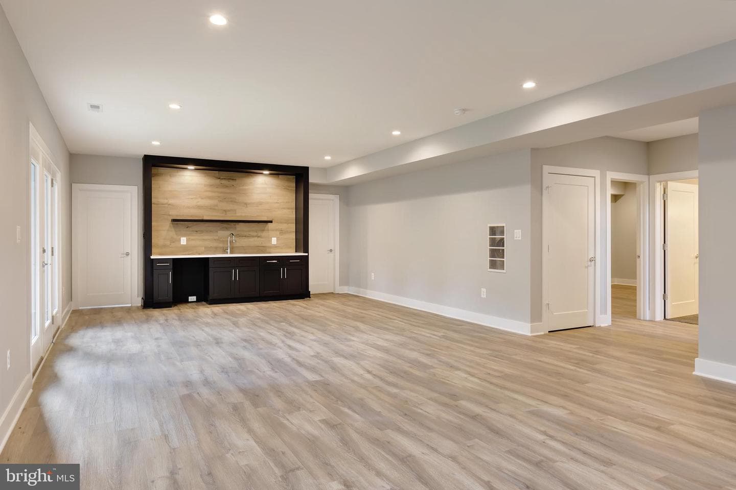 125 Casmar Street SE photo 36