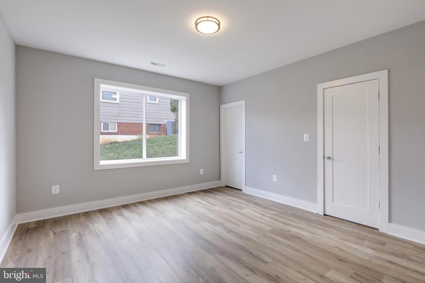 125 Casmar Street SE photo 37