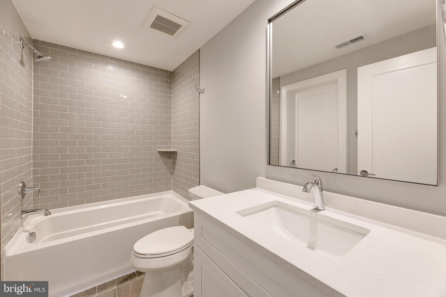 125 Casmar Street SE photo 38