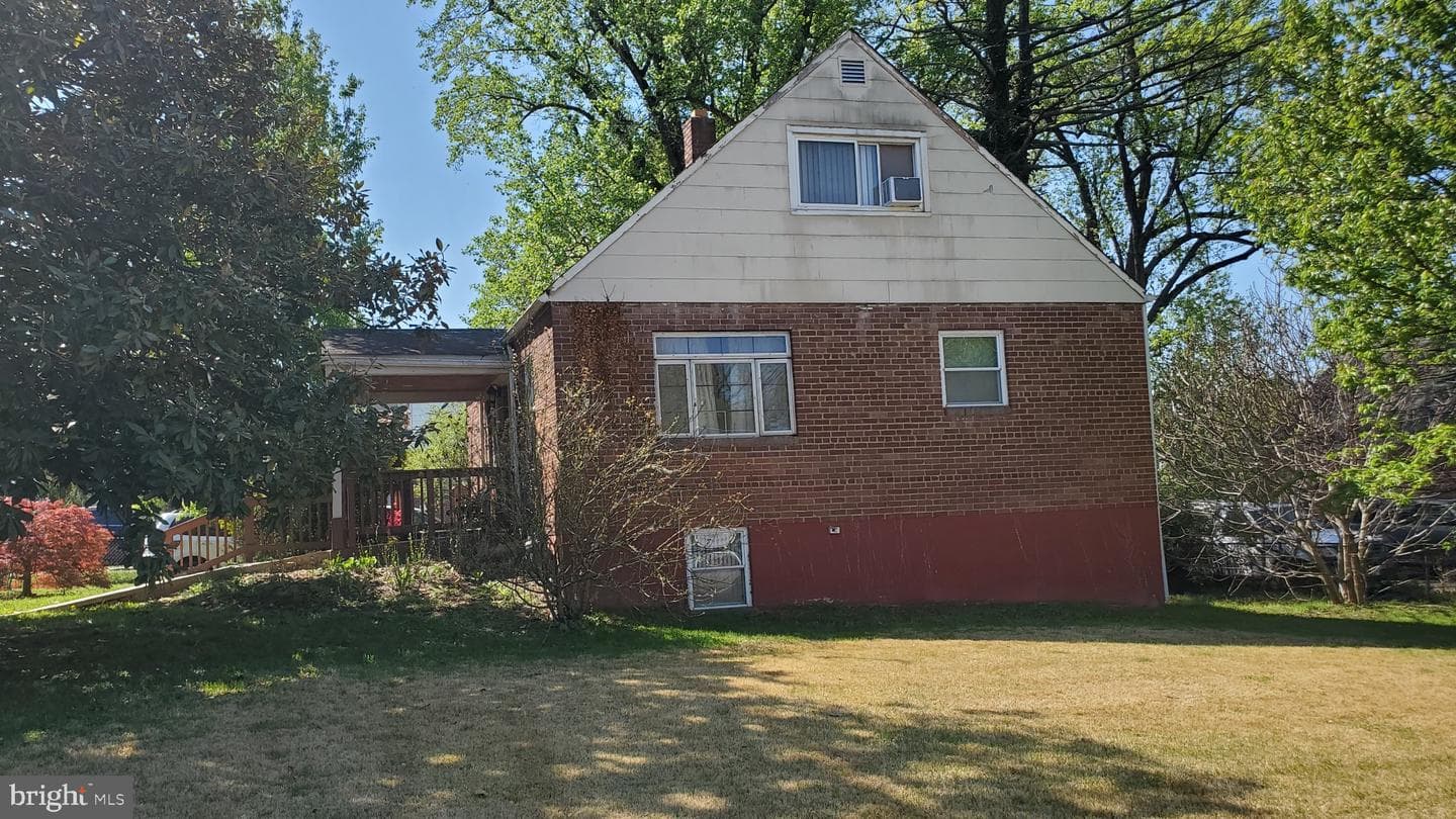 2945 Irvington Rd, Falls Church