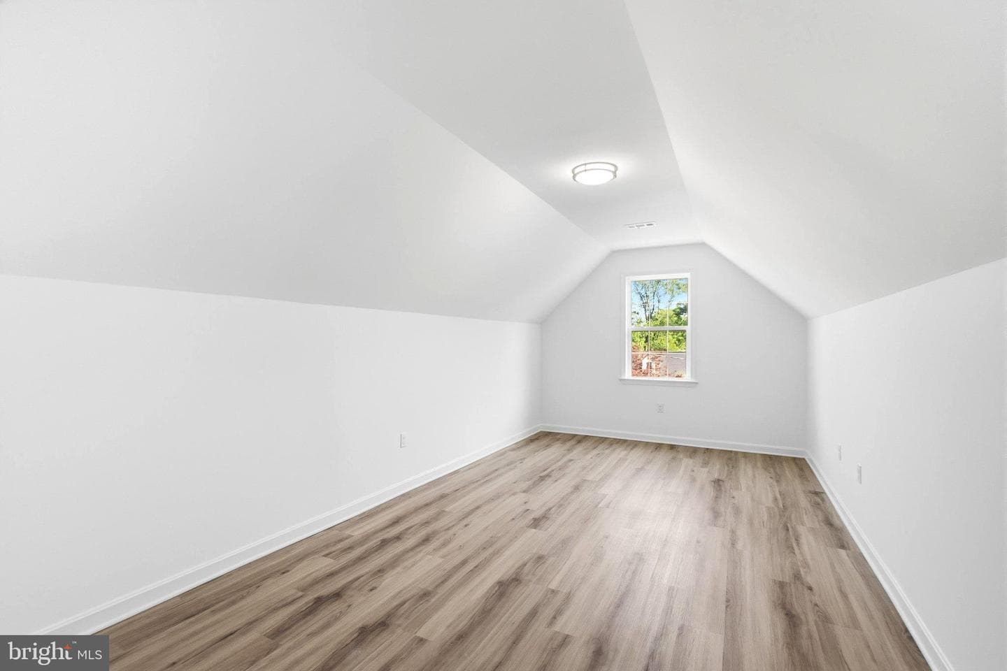 5010 Rosemont Avenue photo 35