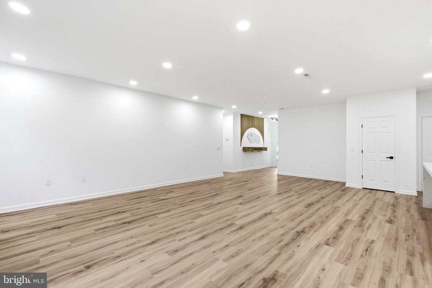 5010 Rosemont Avenue photo 9