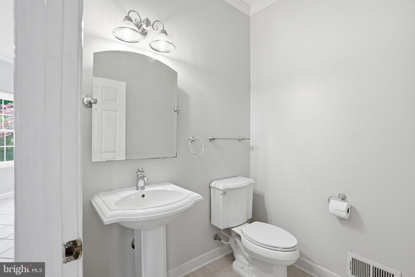 8613 Vernon Avenue photo 16