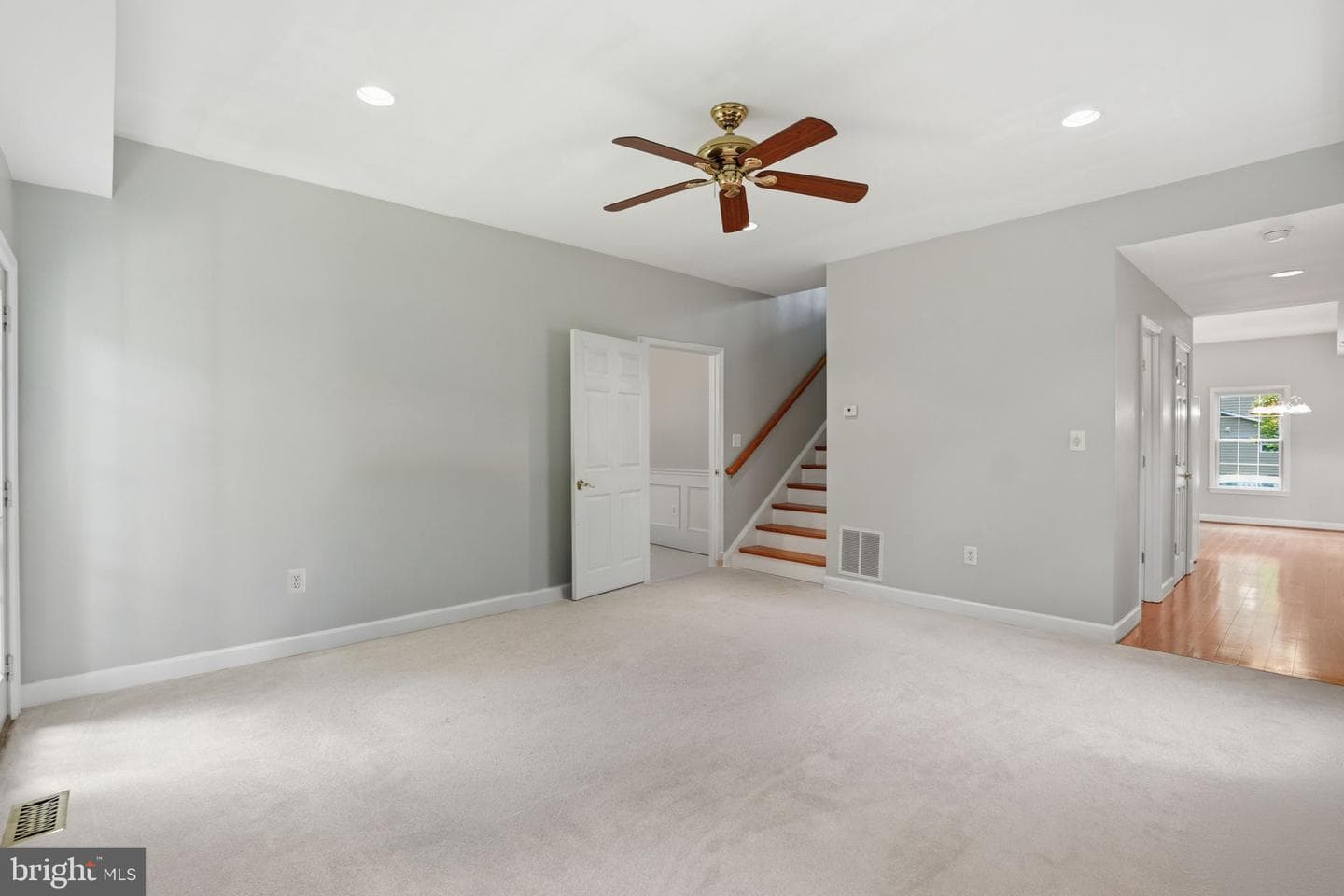 8613 Vernon Avenue photo 35