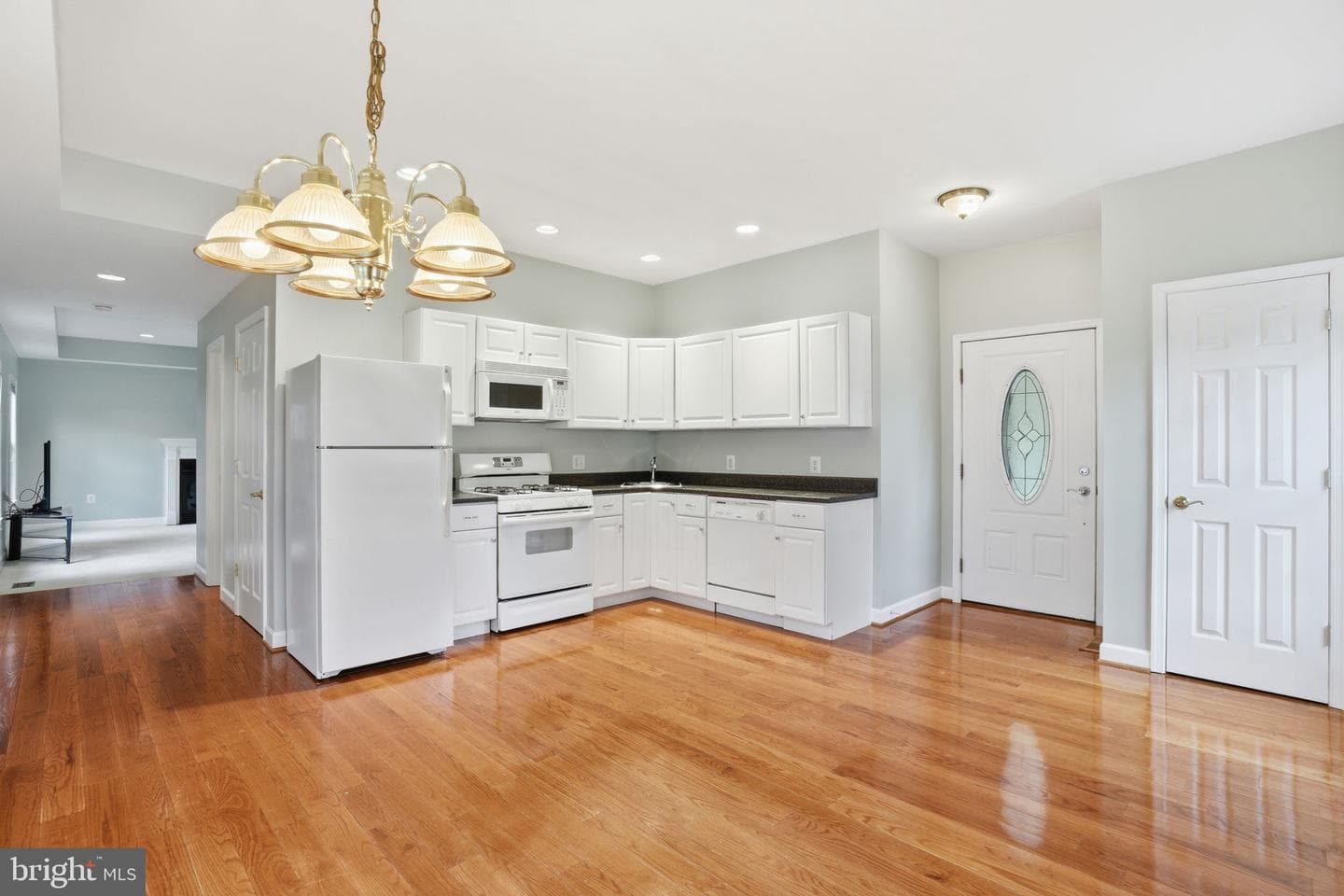 8613 Vernon Avenue photo 38
