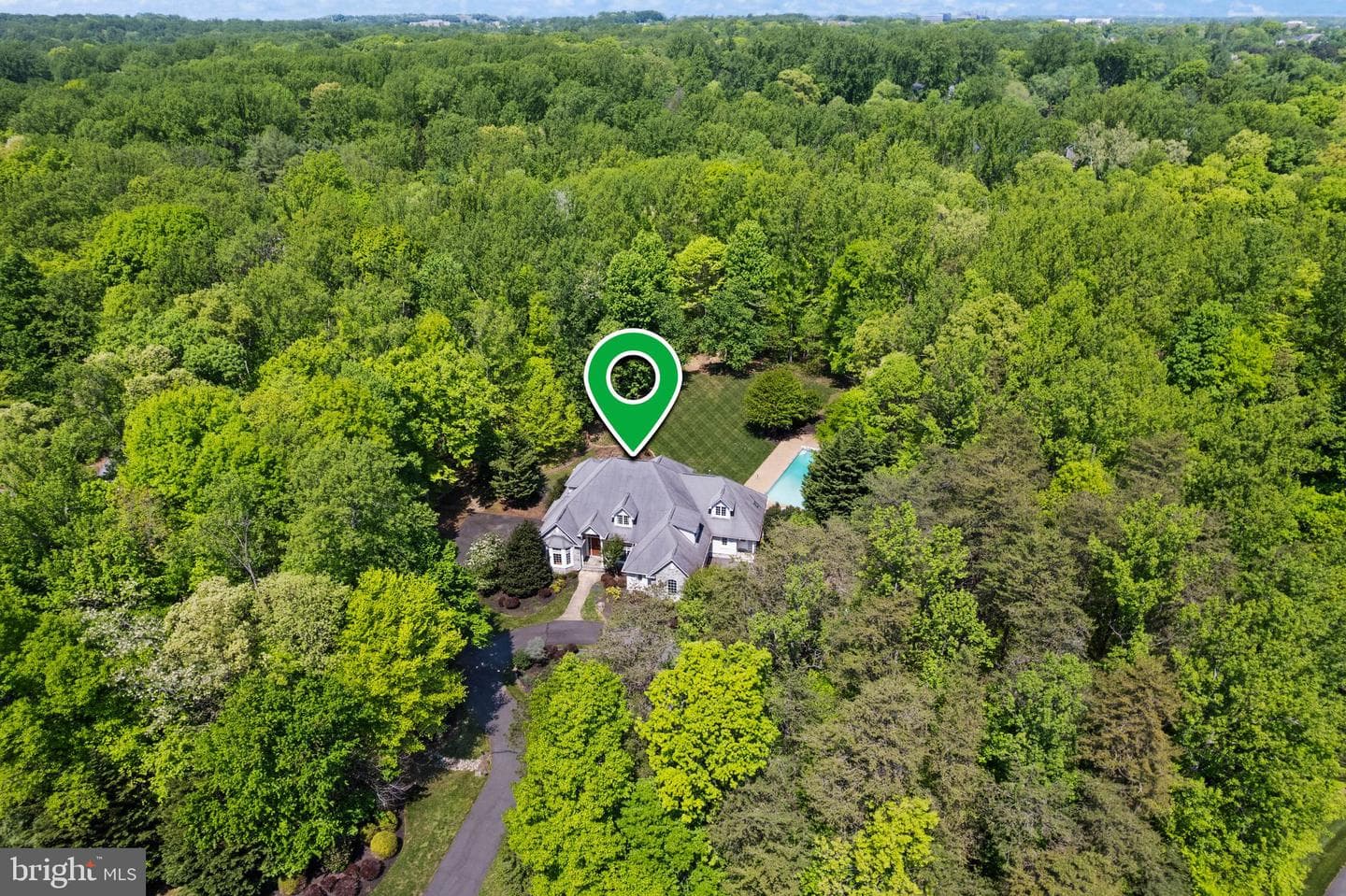 5033 Huntwood Manor Drive photo 2