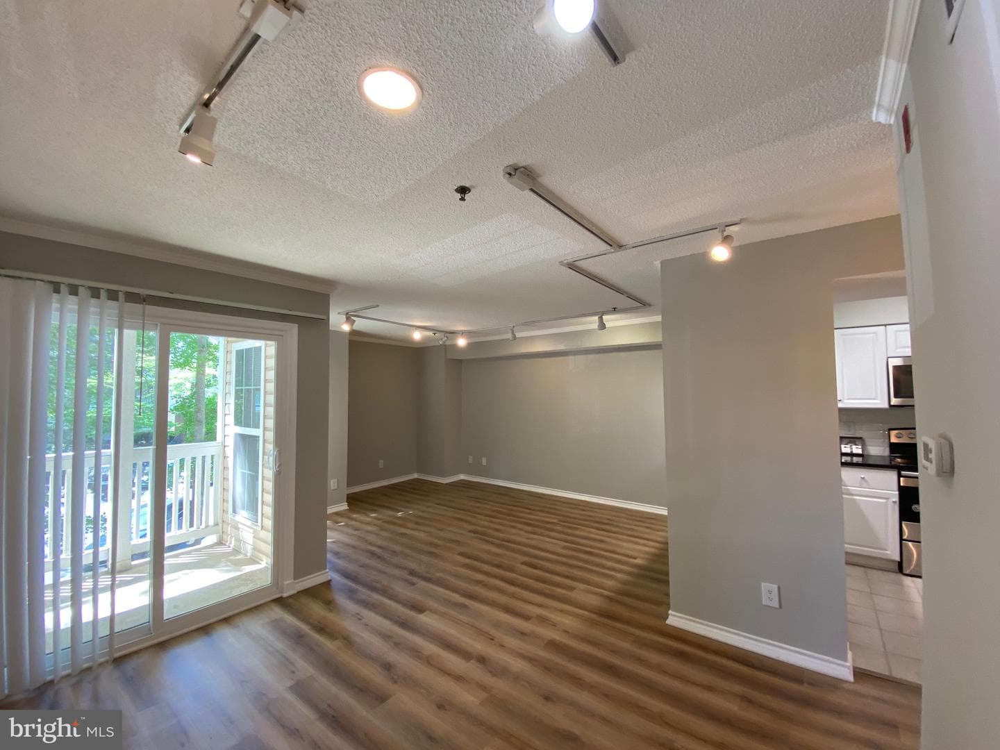 1524 Lincoln Way #209 photo 9