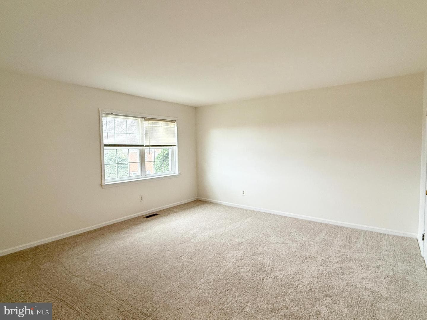 9833 Hagel Cir photo 11