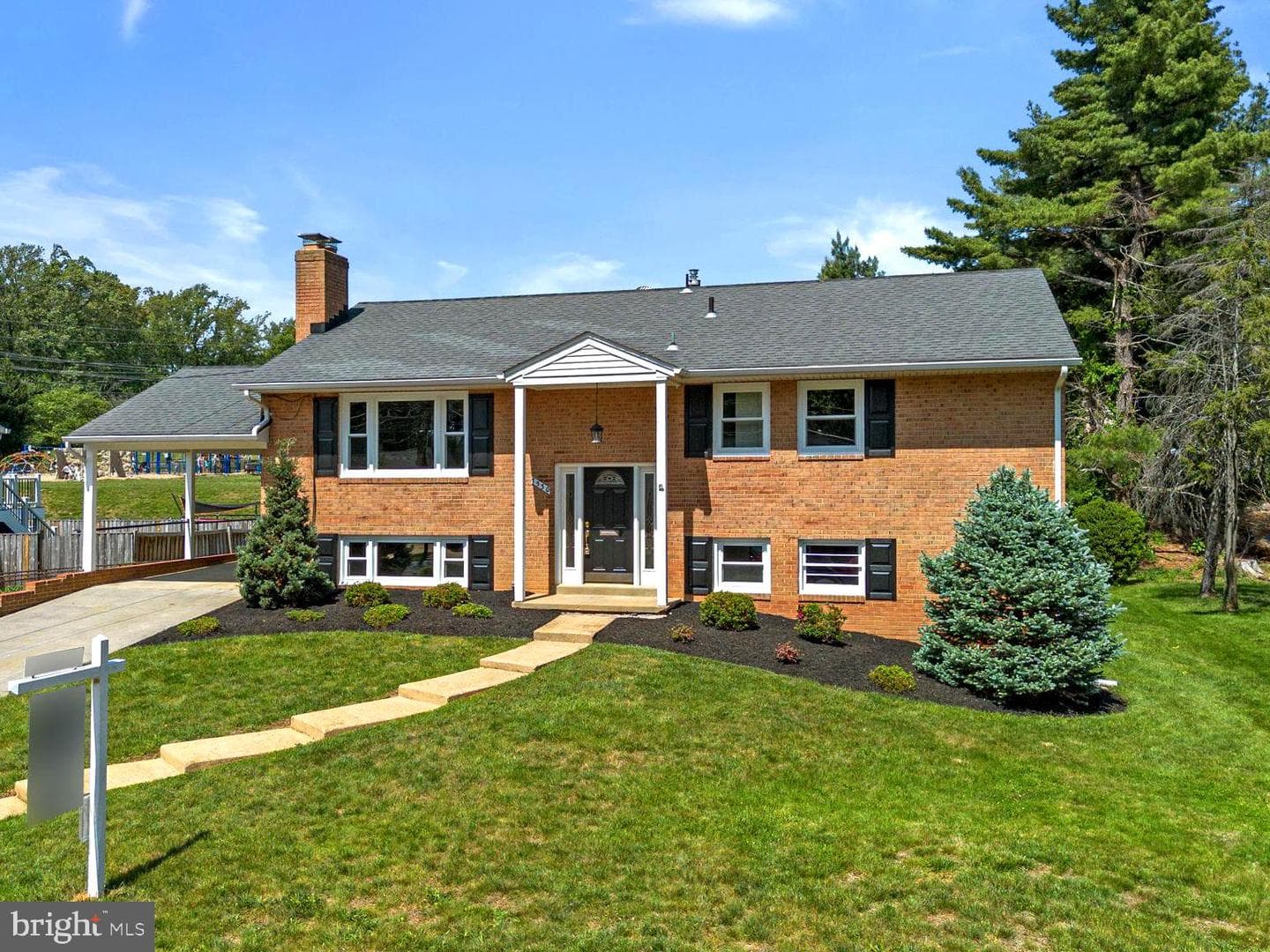 7530 Fairwood Lane photo 2
