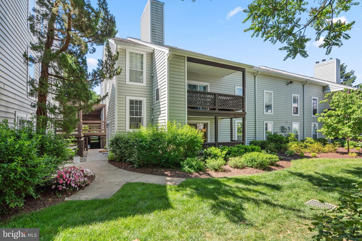 10026 Oakton Terrace Road photo 34