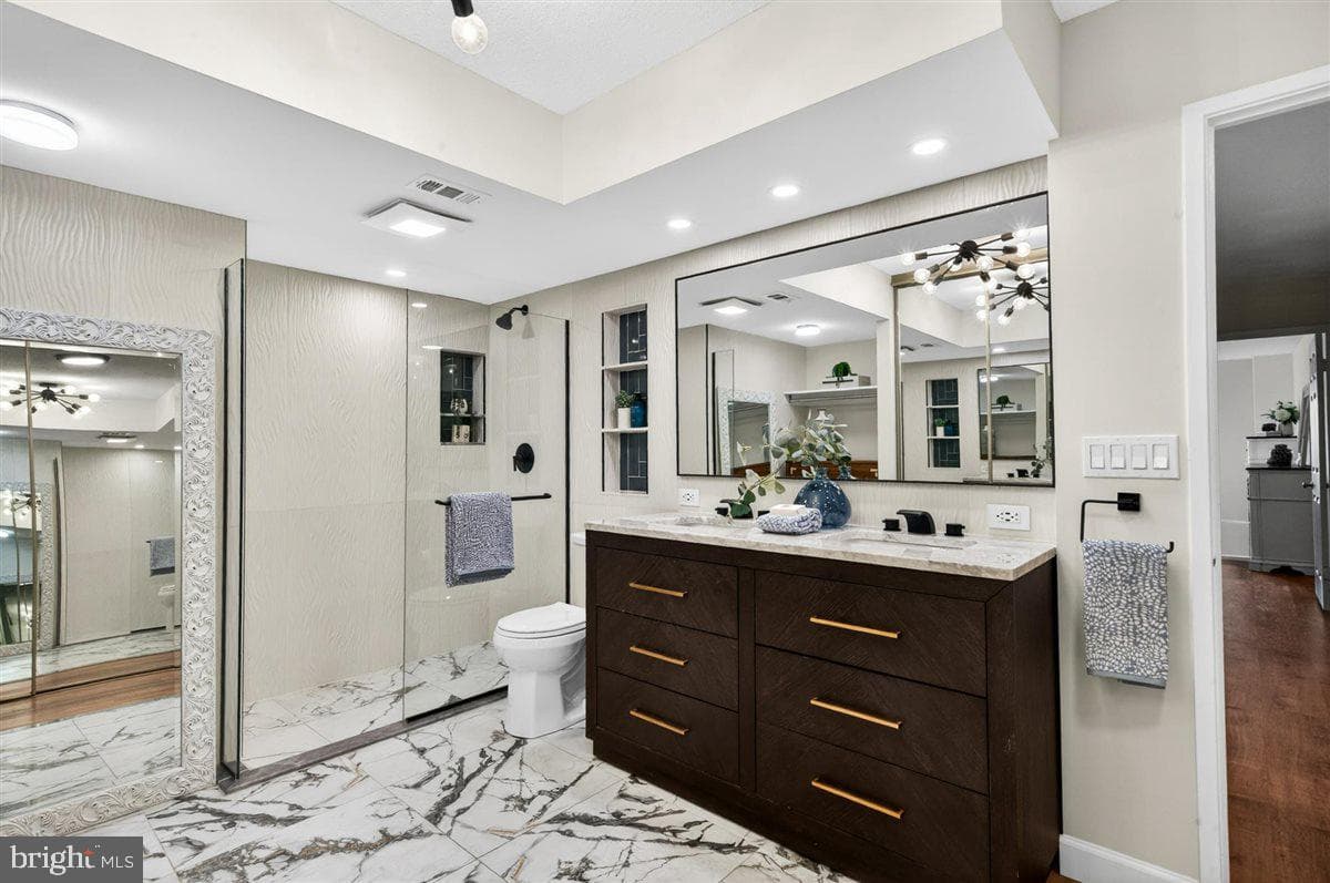 8370 Greensboro Drive #626 photo 23