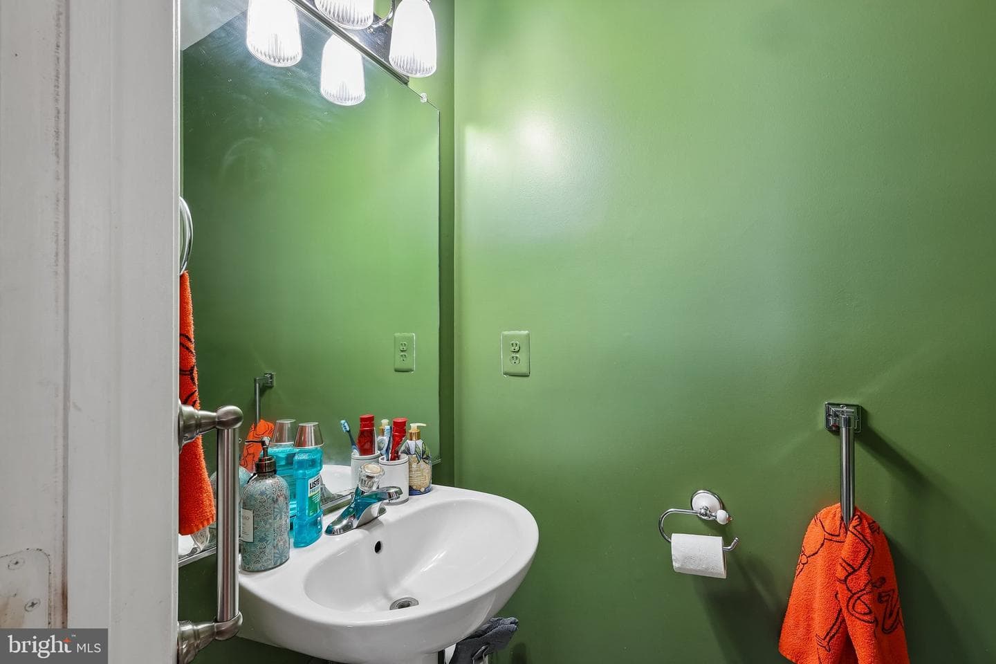 2525 James Madison Circle photo 4