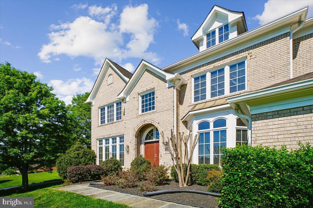 11040 Heathland Drive, Oakton