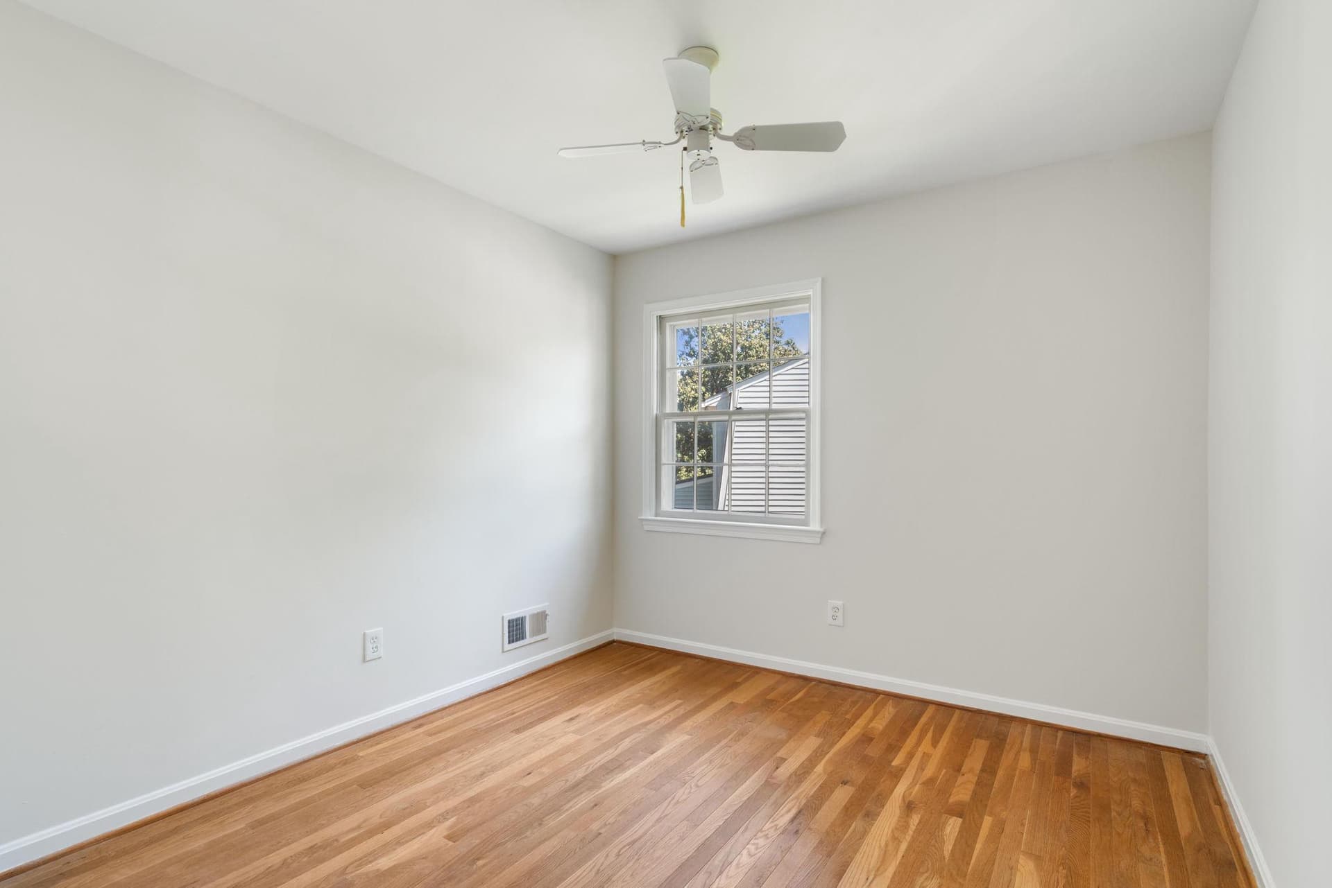5716 Glamis Drive photo 13