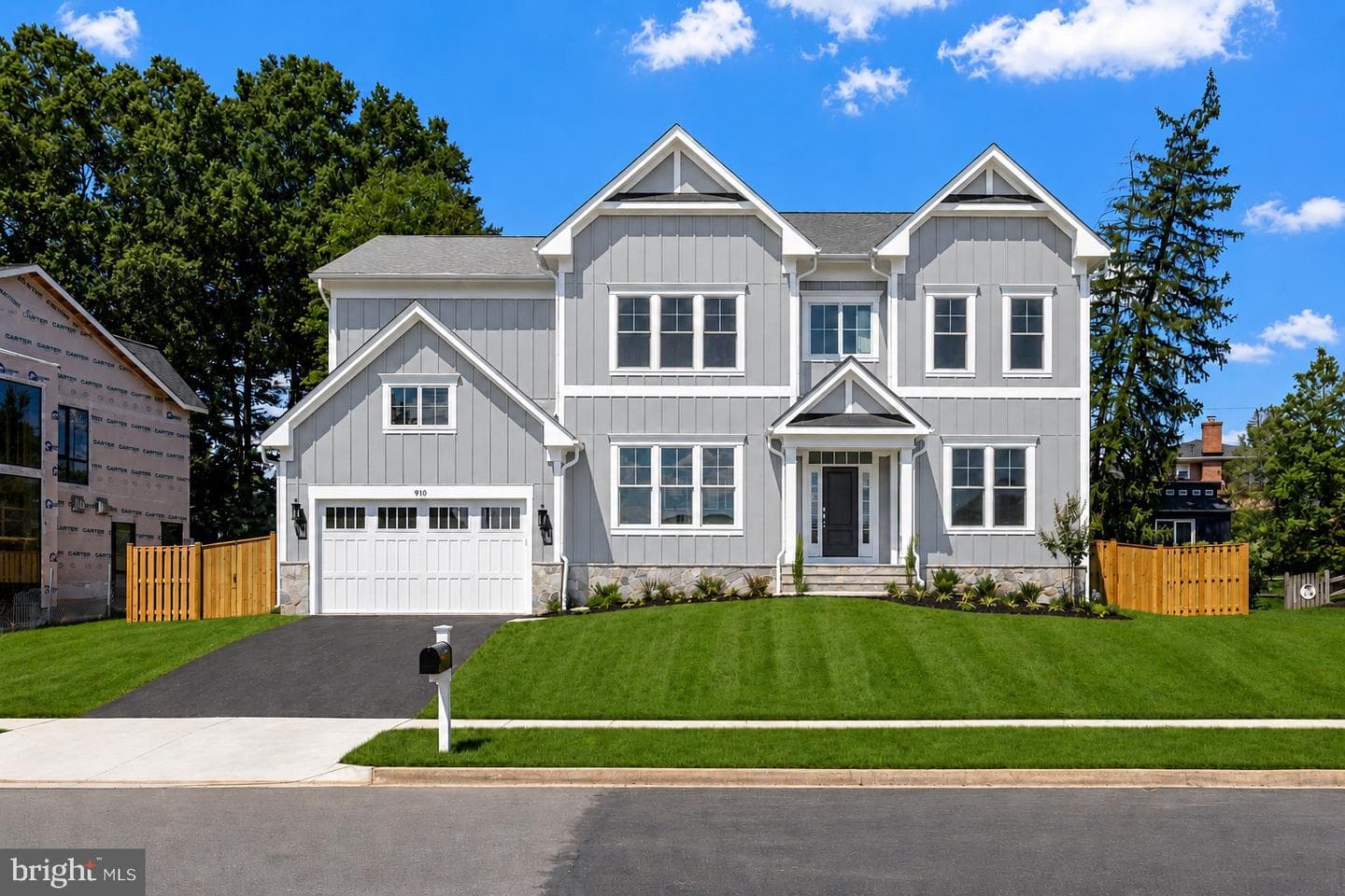 608 Roberts Drive NW, Vienna