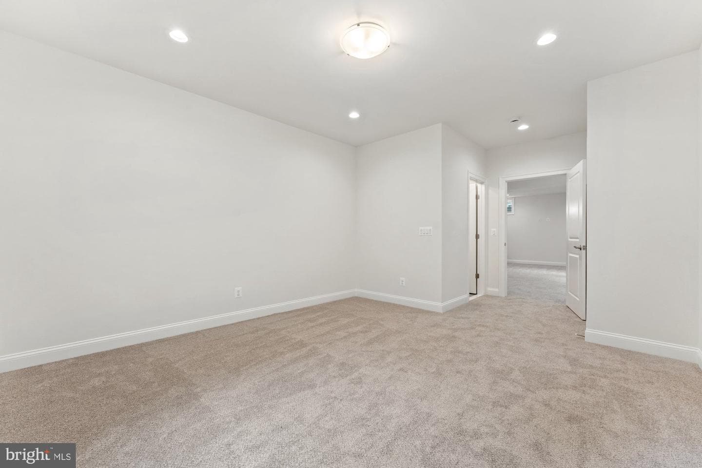 505 Glyndon Street NE photo 56