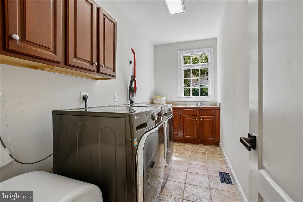 11133 Oakton Road photo 32